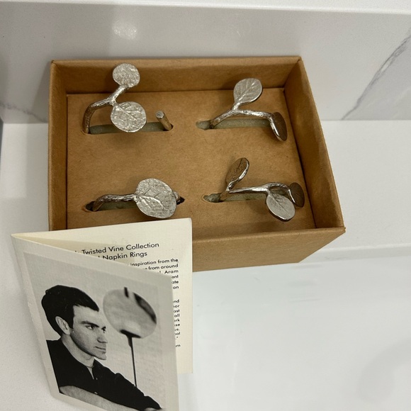 Michael Aram Forging New Traditions Botanical Leaf 4 Napkin Rings - Picture 2 of 4